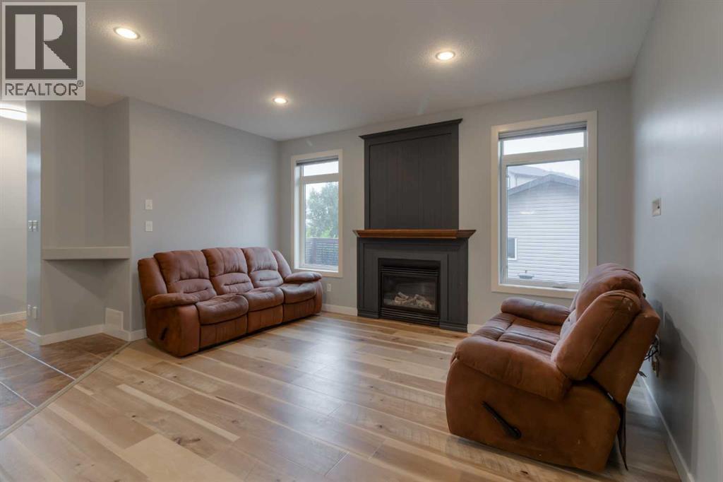 104 Coalbanks Boulevard W - Image 32