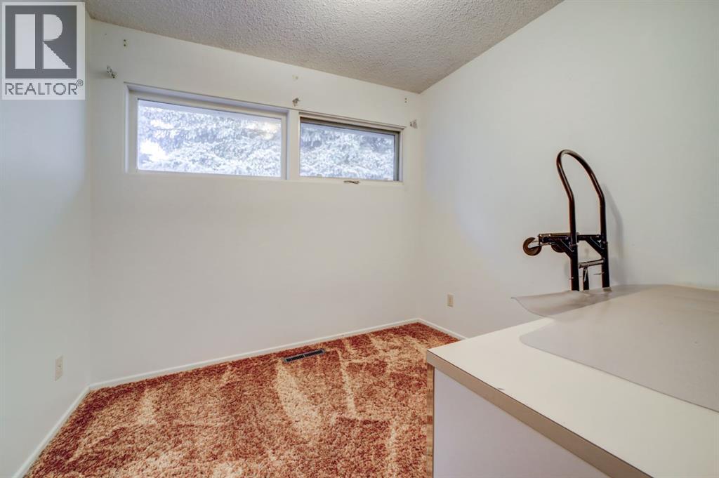711 27 Street N - Image 18