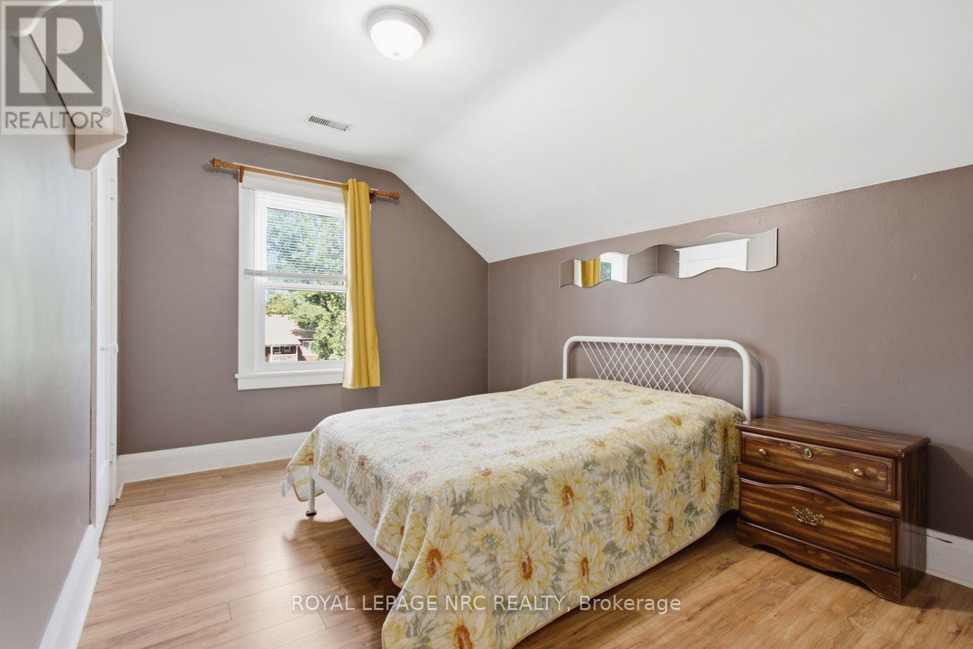 60 FOREST AVENUE - 19