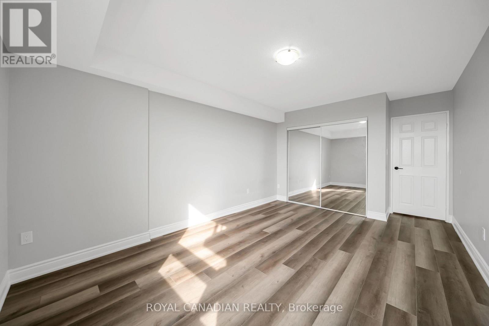 #701 500 GREEN ROAD - Image 35