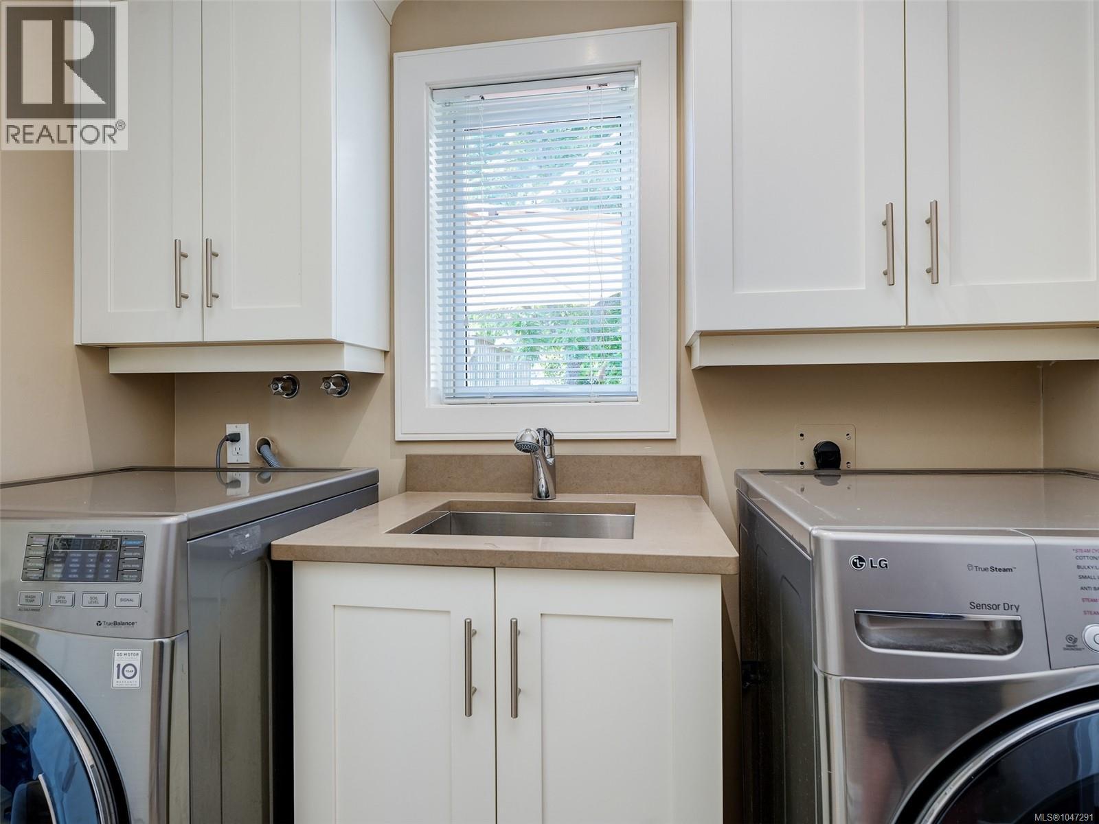 8865 Park Pacific Terr - Image 32