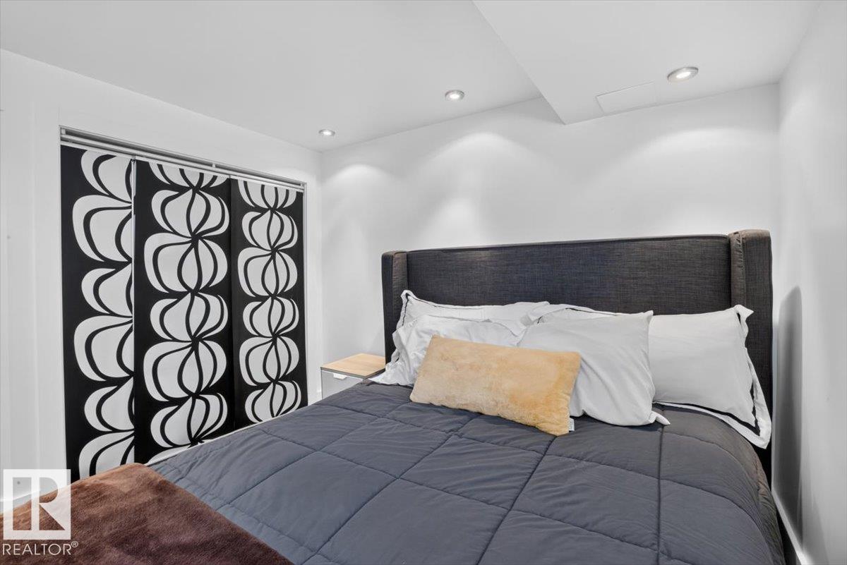 10951 62 AV NW - 39