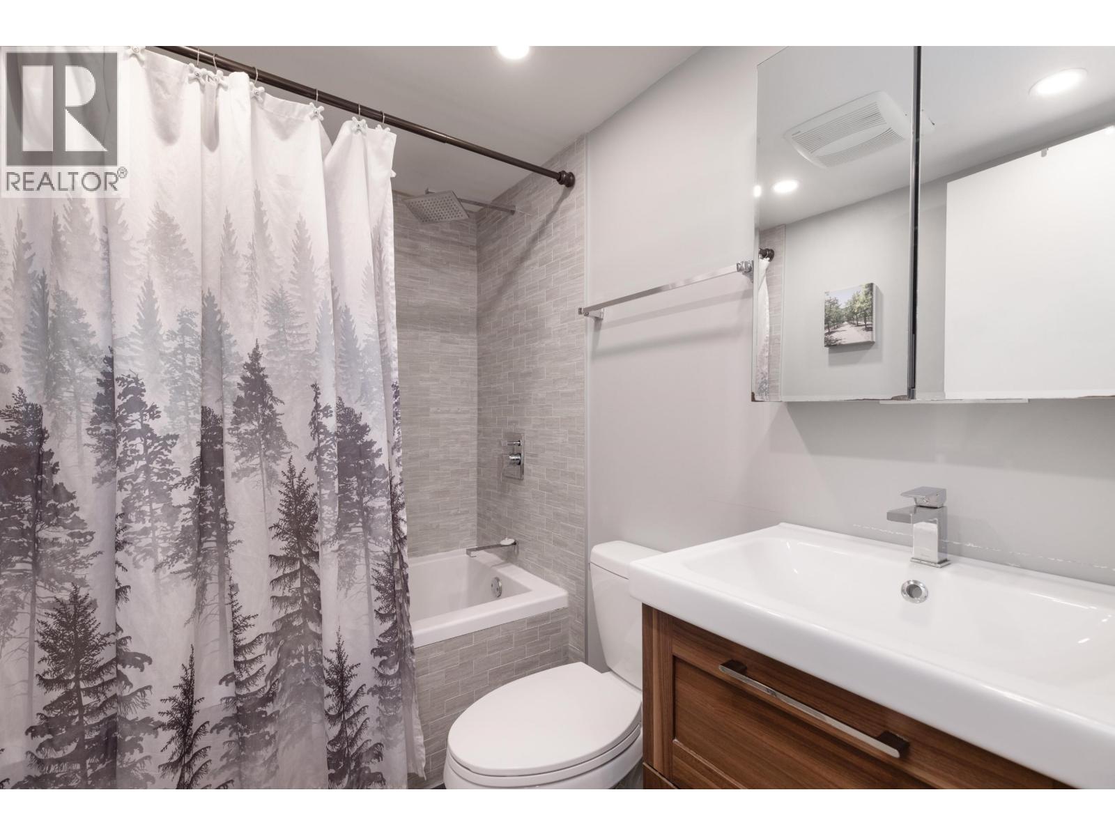 301 2129 LAKE PLACID ROAD, Whistler