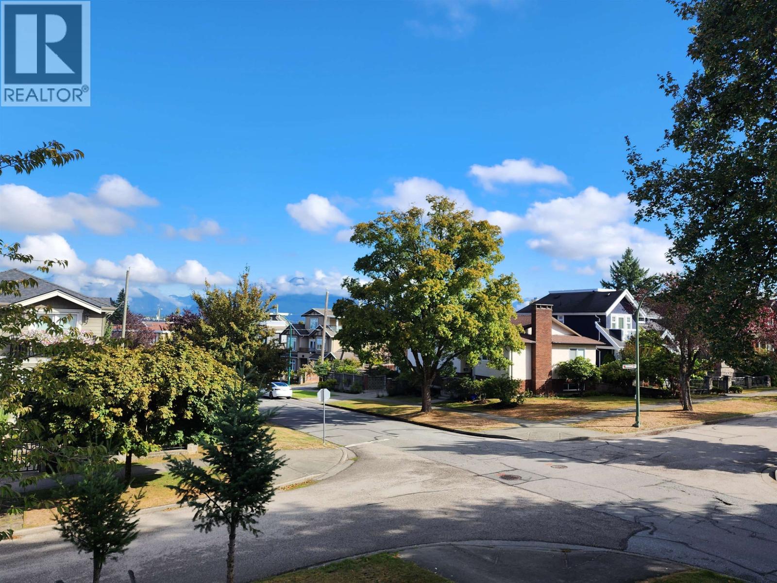 35xx NORMANDY DRIVE, North Vancouver