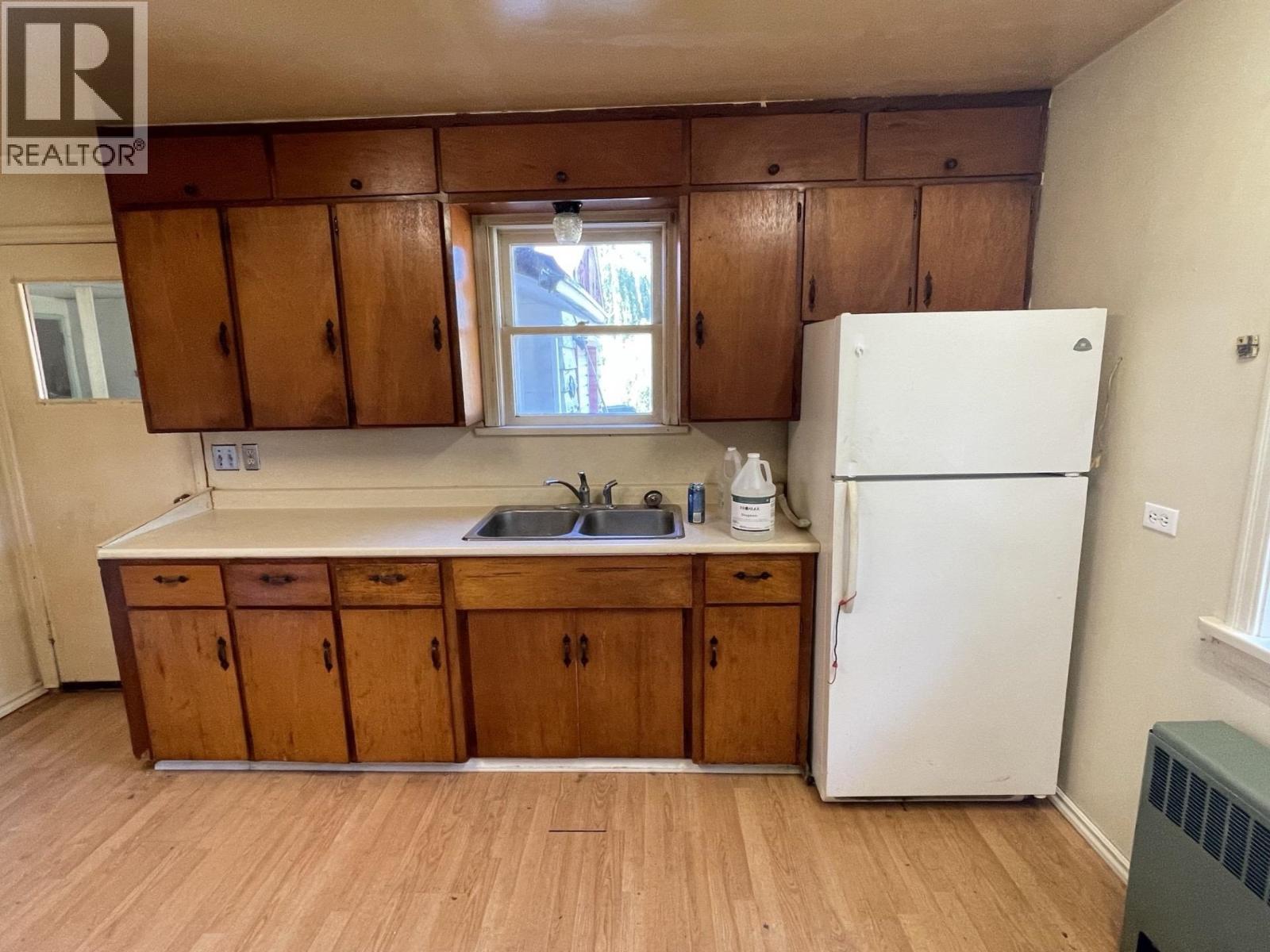 4001 THOMAS Street, Terrace