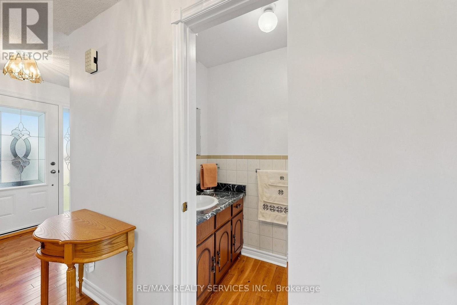 25 MALCOLM CRESCENT - Image 25