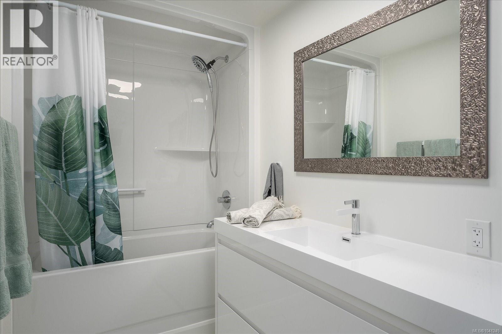 11041 Chemainus Rd - 27