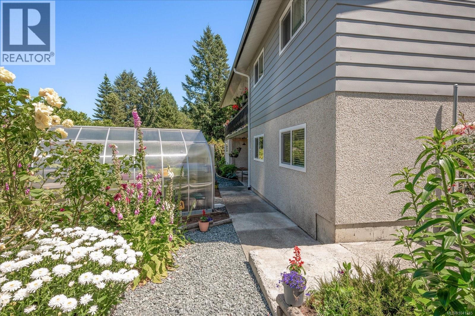 11041 Chemainus Rd - 4
