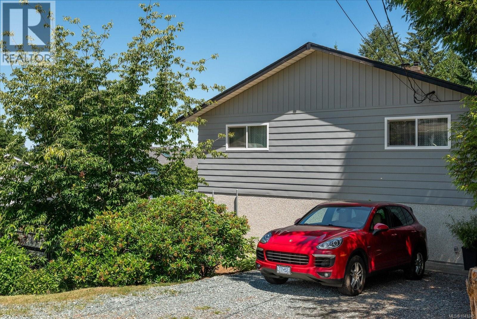 11041 Chemainus Rd - 40