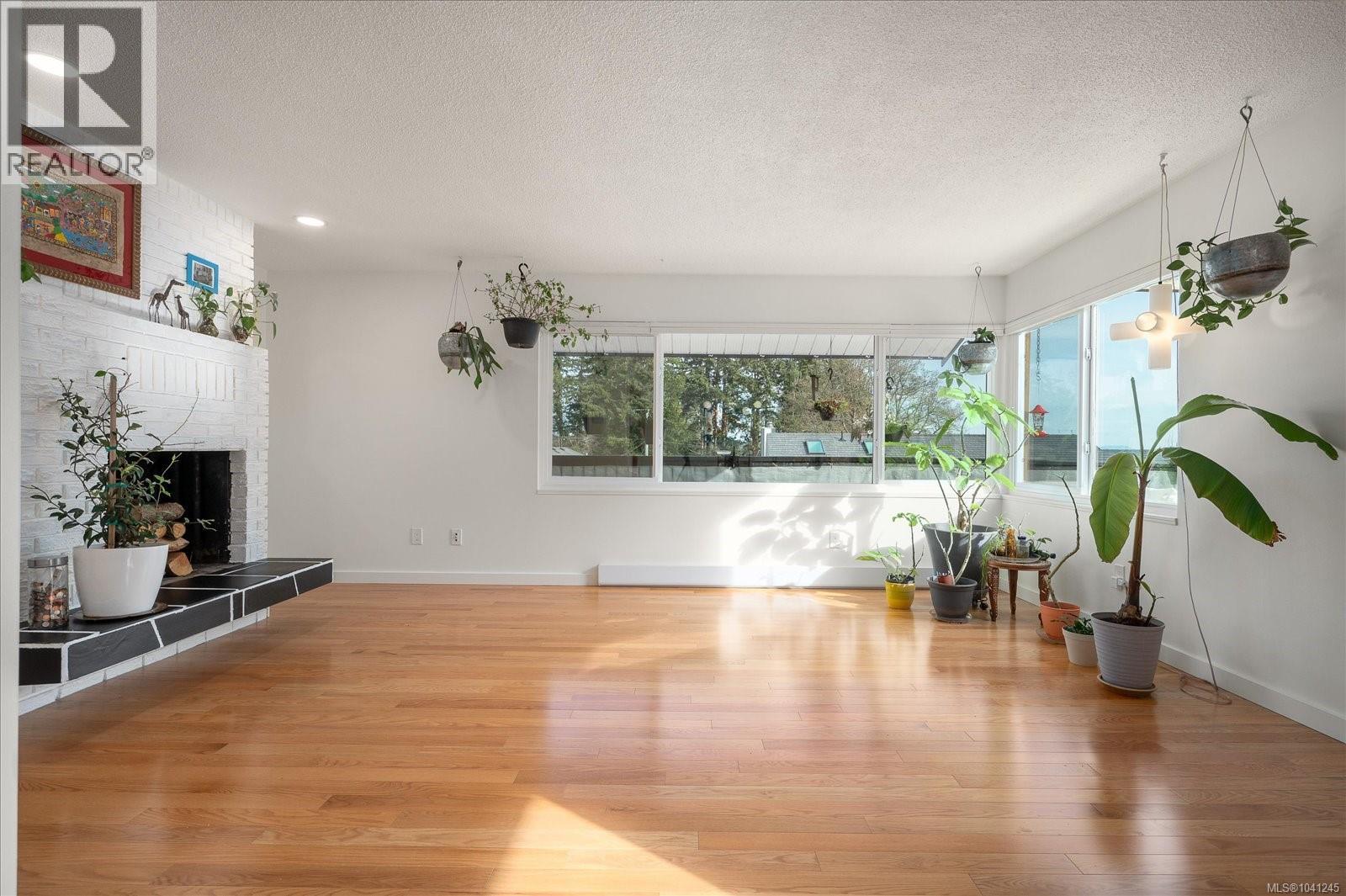11041 Chemainus Rd - 8