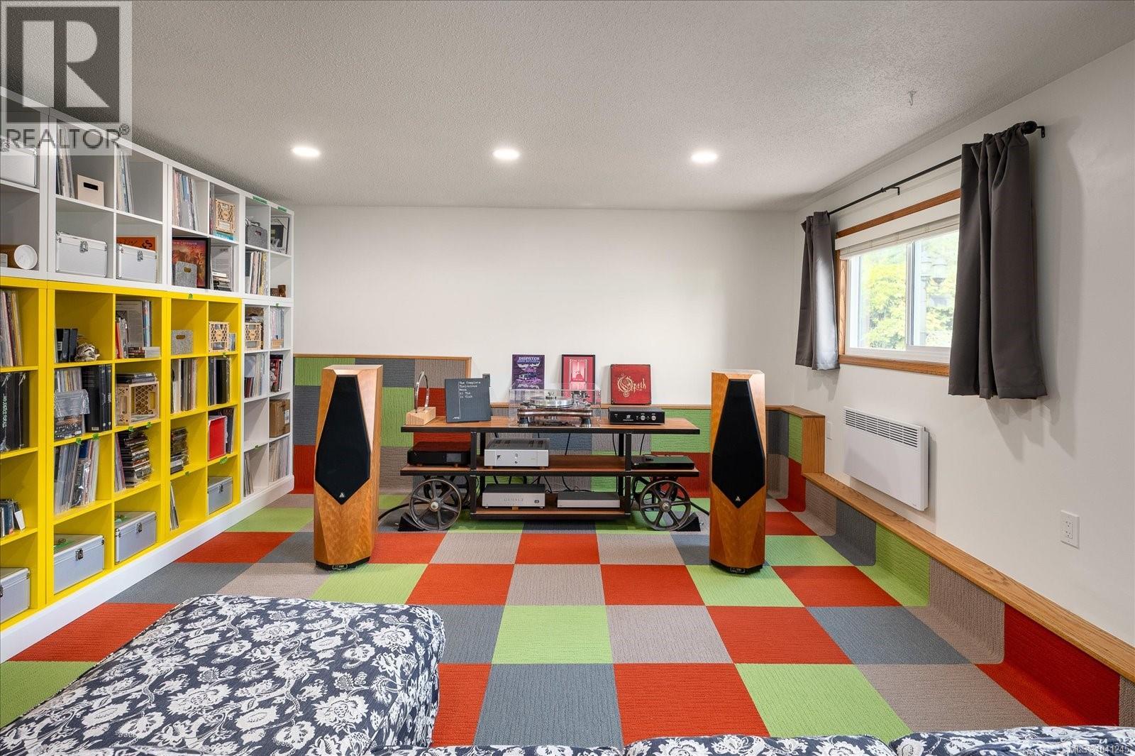 11041 Chemainus Rd - 24