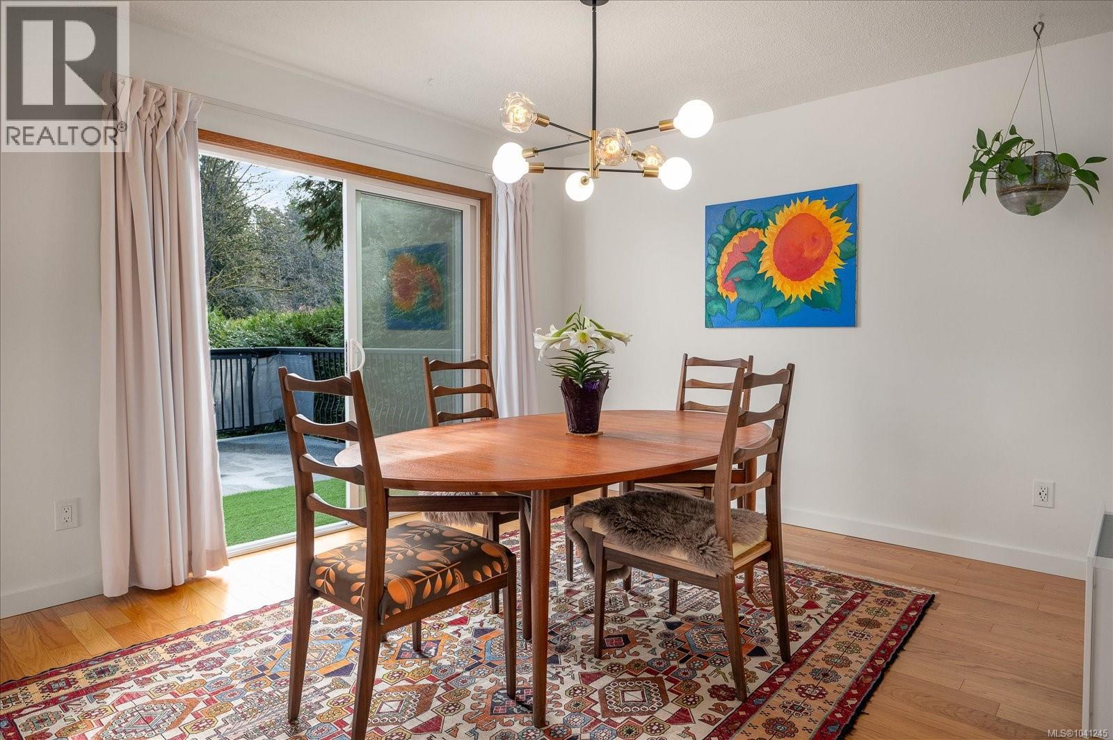 11041 Chemainus Rd - 10