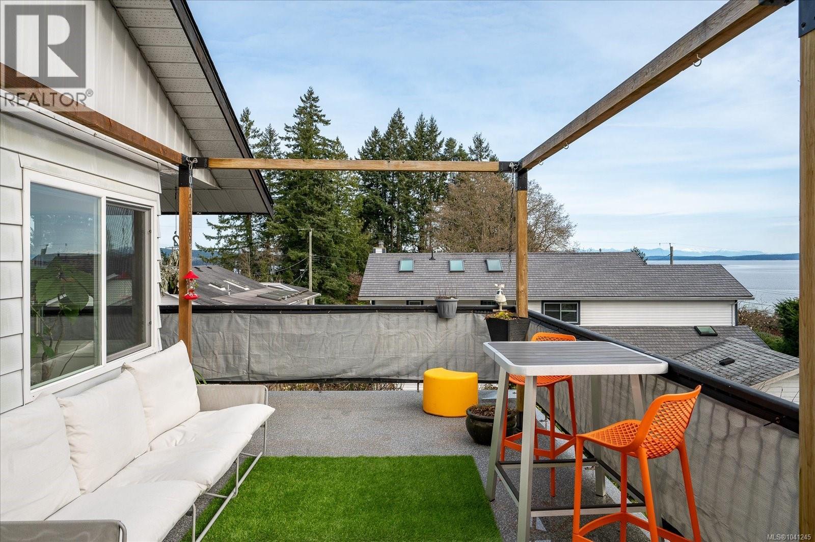 11041 Chemainus Rd - Image 12