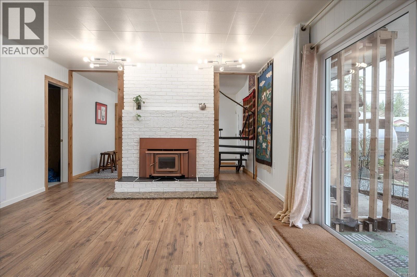 11041 Chemainus Rd - Image 28