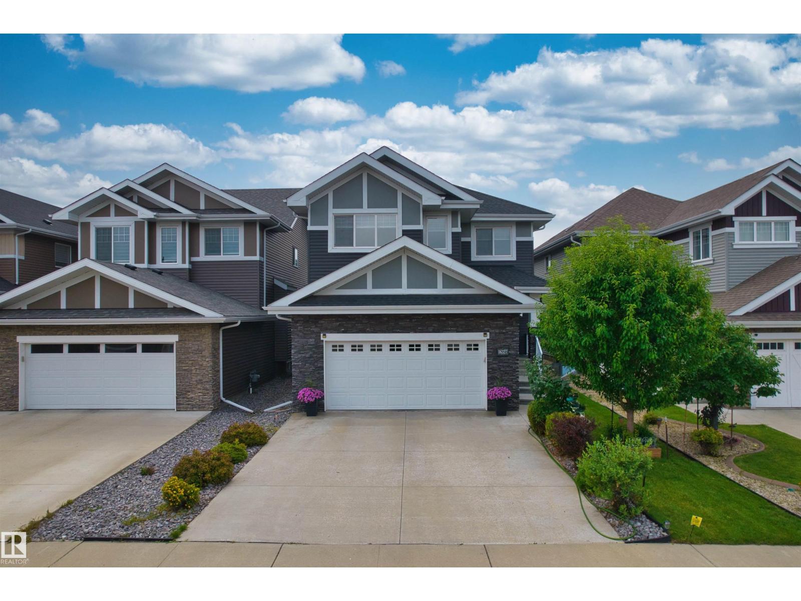 16327 17 AV SW - 2