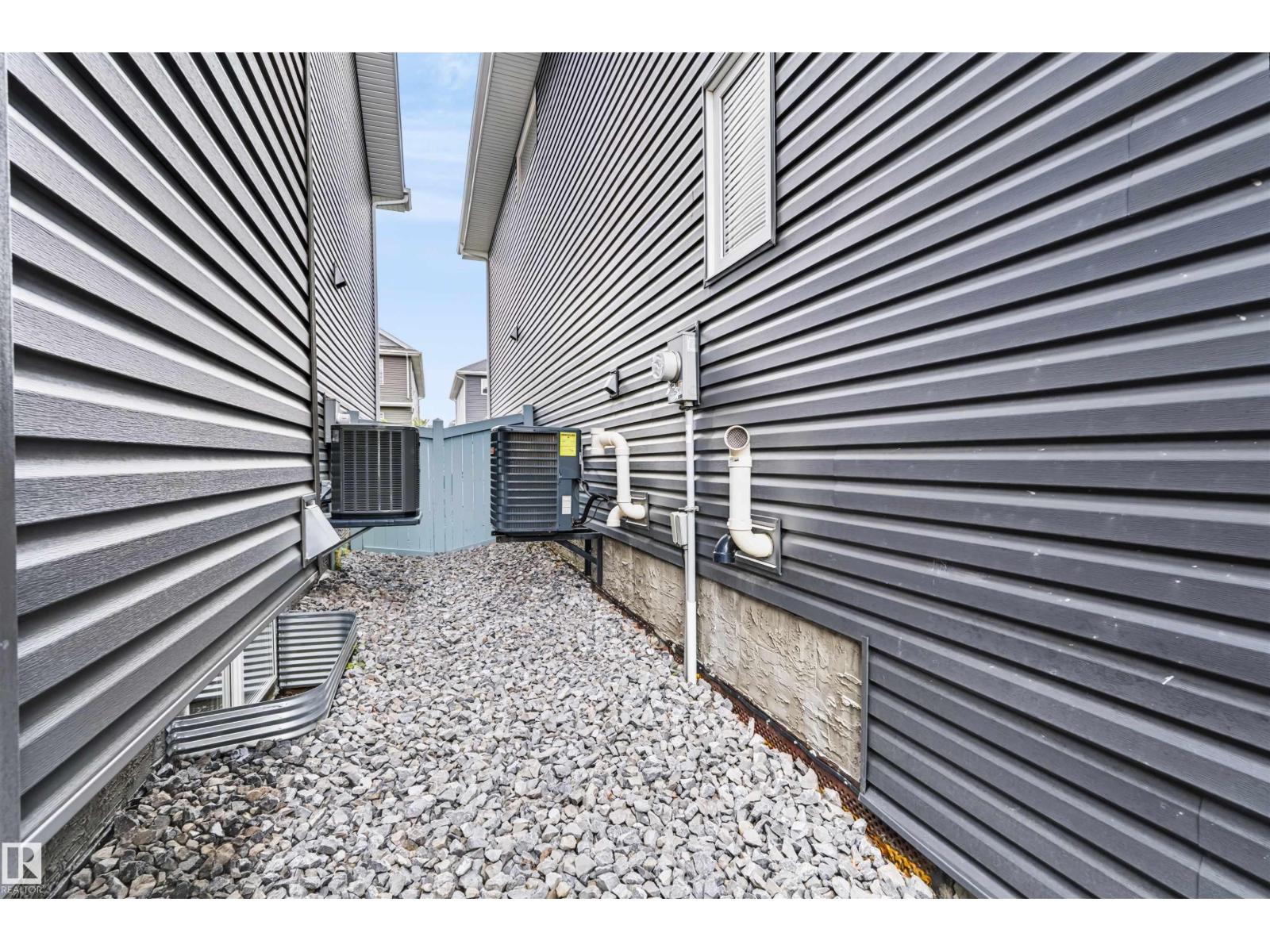 16327 17 AV SW - 37