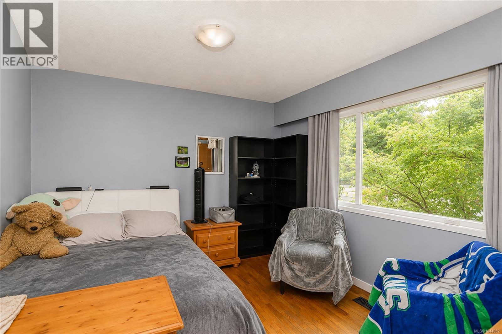  987 Nicholson Street, Saanich