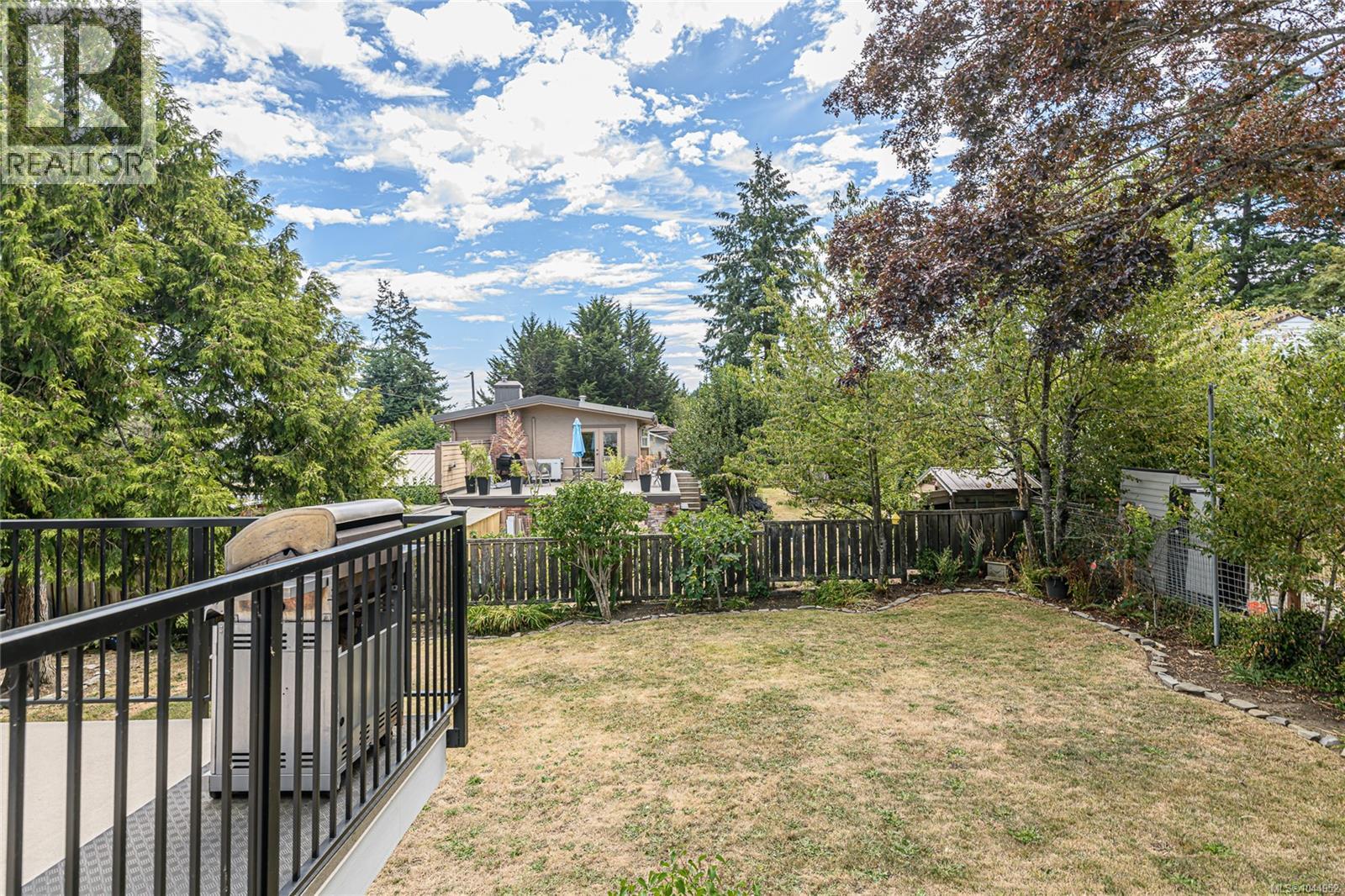  987 Nicholson Street, Saanich