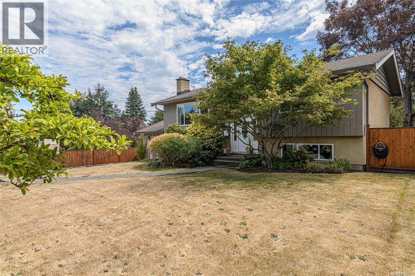  987 Nicholson Street, Saanich