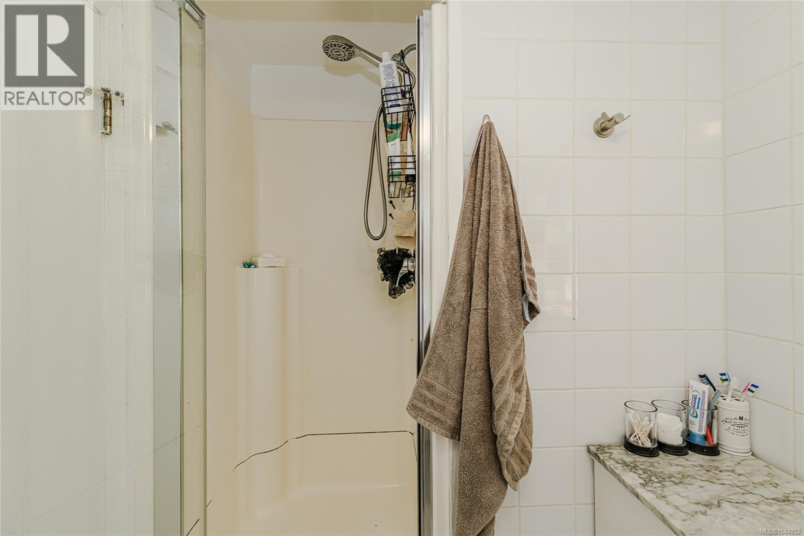  987 Nicholson Street, Saanich