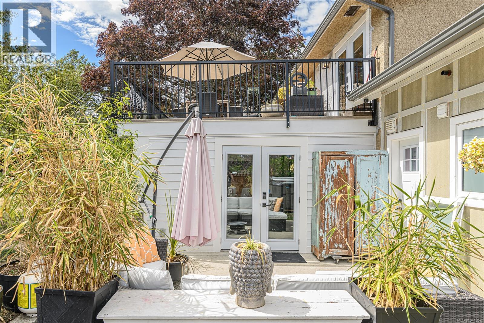  987 Nicholson Street, Saanich