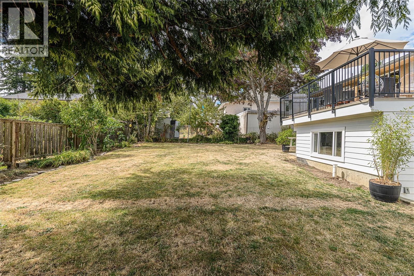  987 Nicholson Street, Saanich
