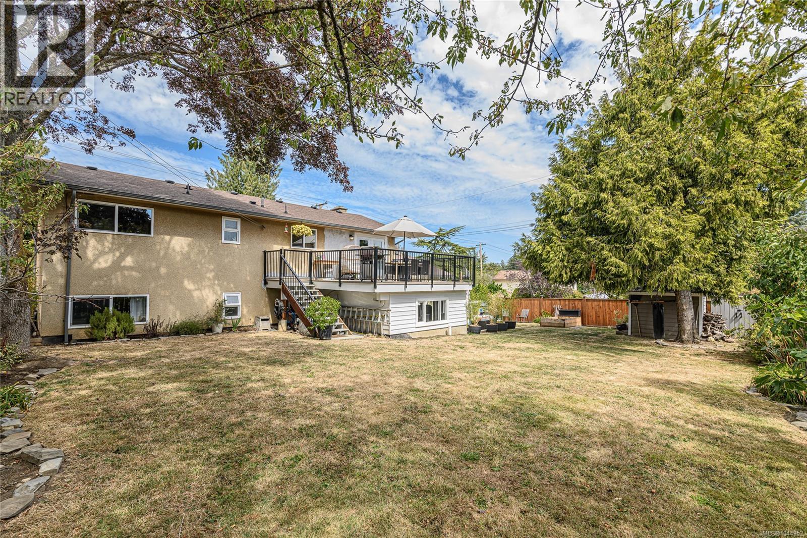  987 Nicholson Street, Saanich