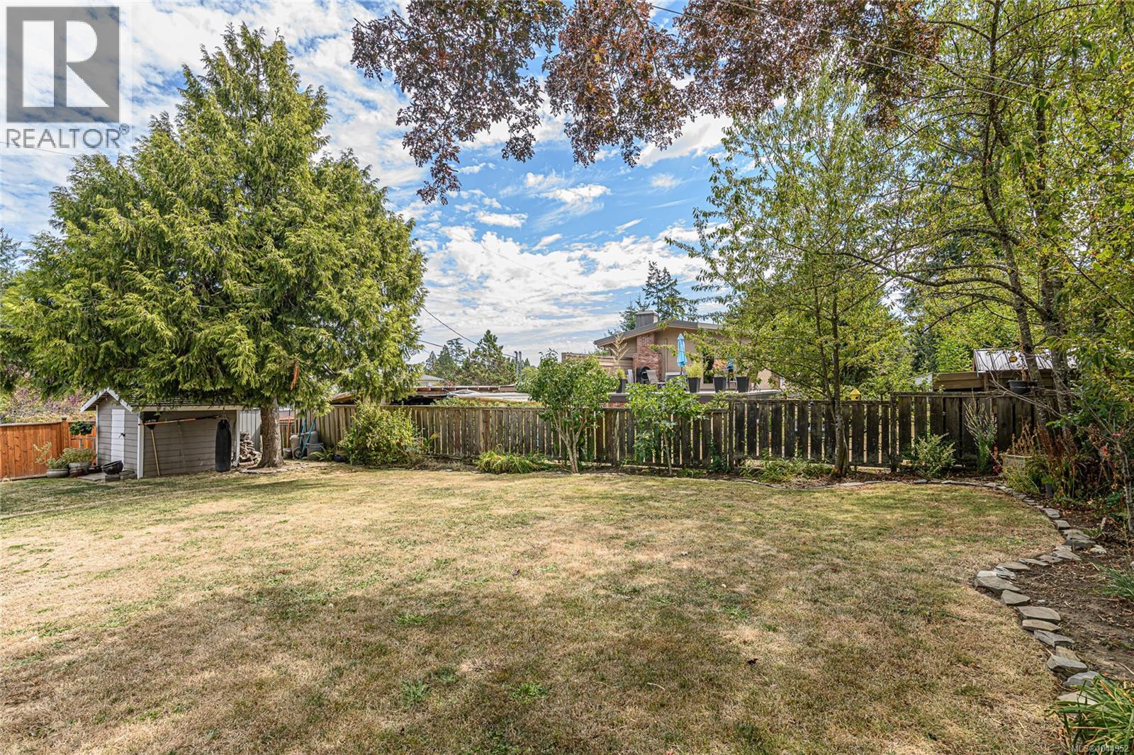  987 Nicholson Street, Saanich