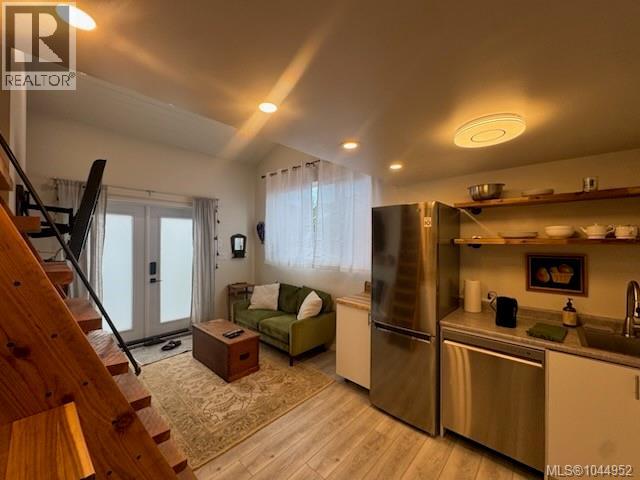  987 Nicholson Street, Saanich