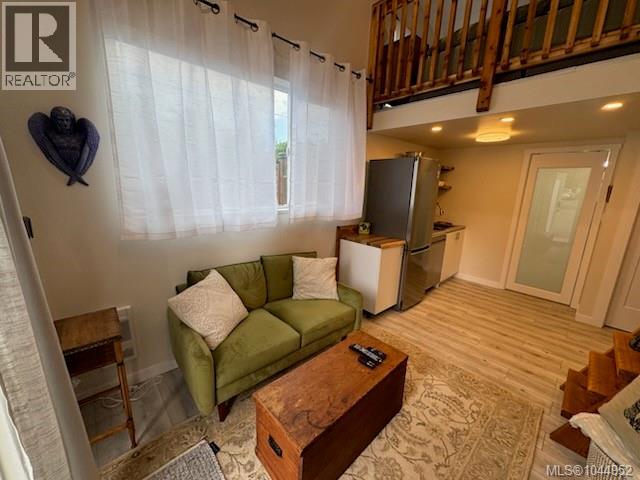  987 Nicholson Street, Saanich