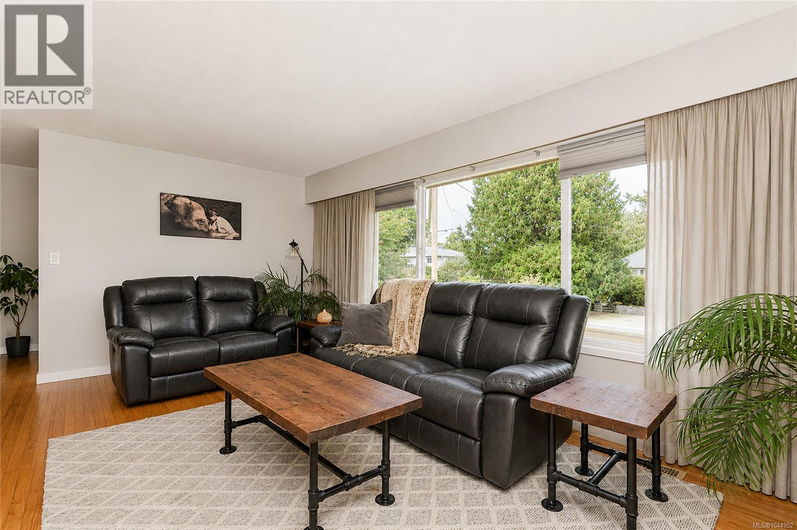  987 Nicholson Street, Saanich