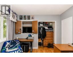 987 Nicholson St, Saanich, BC V8X3K9 Photo 16