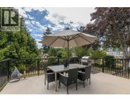 987 Nicholson St, Saanich, BC V8X3K9 Photo 20