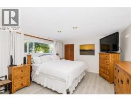 987 Nicholson St, Saanich, BC V8X3K9 Photo 21