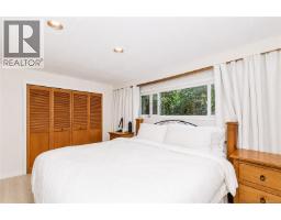 987 Nicholson St, Saanich, BC V8X3K9 Photo 22