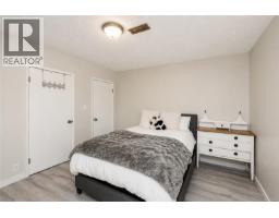 987 Nicholson St, Saanich, BC V8X3K9 Photo 23