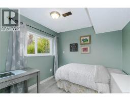 987 Nicholson St, Saanich, BC V8X3K9 Photo 24