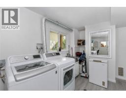 987 Nicholson St, Saanich, BC V8X3K9 Photo 27