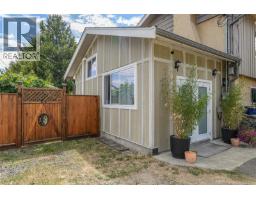 987 Nicholson St, Saanich, BC V8X3K9 Photo 40