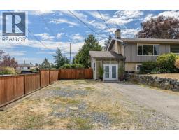 987 Nicholson St, Saanich, BC V8X3K9 Photo 41