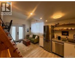 987 Nicholson St, Saanich, BC V8X3K9 Photo 43