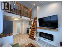 987 Nicholson St, Saanich, BC V8X3K9 Photo 48