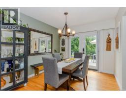 Bedroom - 987 Nicholson St, Saanich, BC V8X3K9 Photo 8