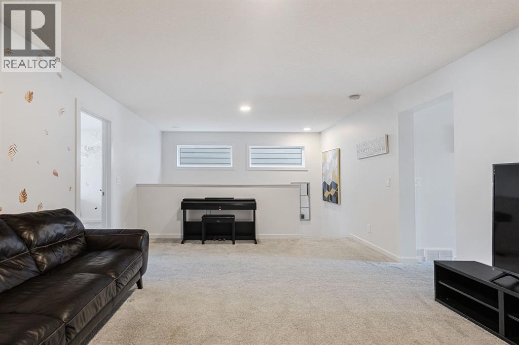 147 Royston Rise NW - 13