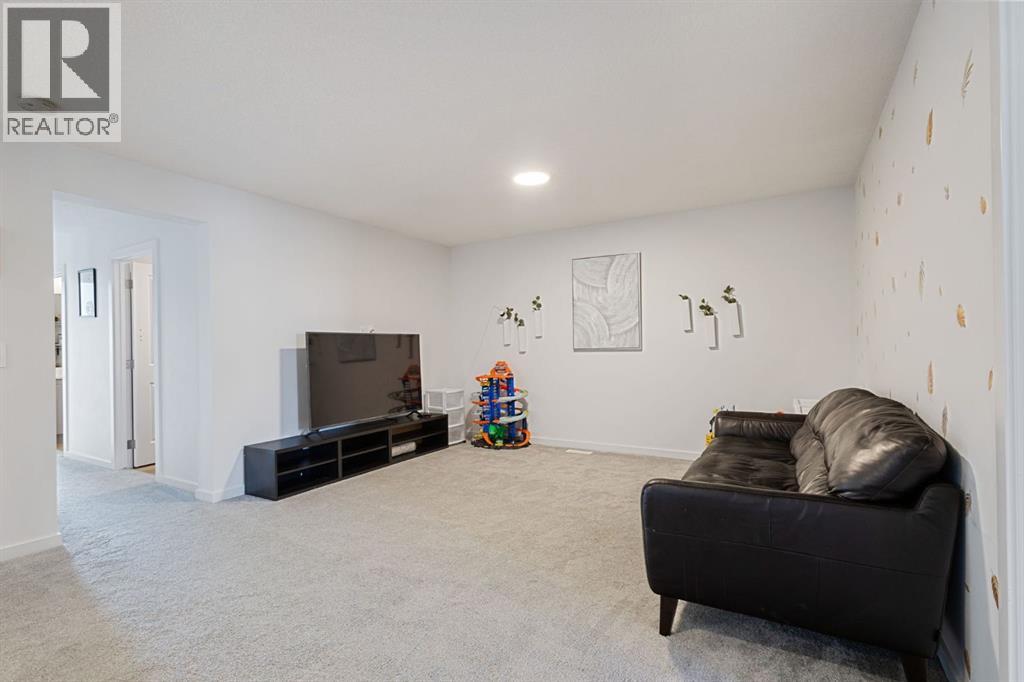 147 Royston Rise NW - 15