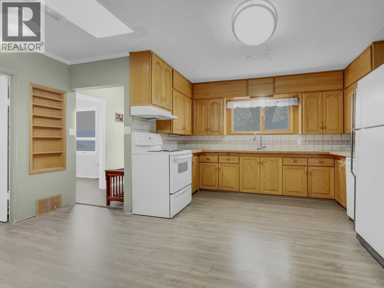 1176 N 2ND AVENUE - Image 12