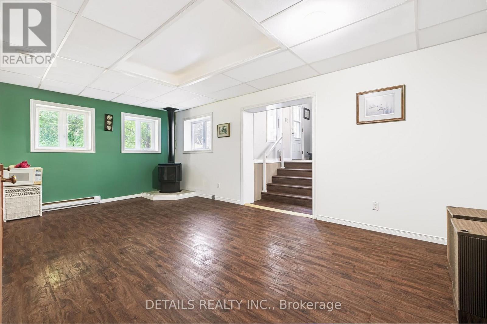 212 WELLINGTON STREET W - 23