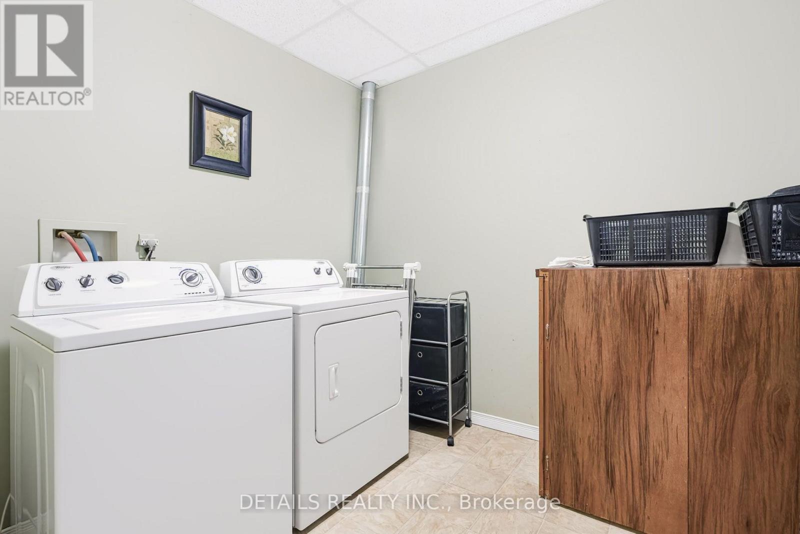 212 WELLINGTON STREET W - Image 29