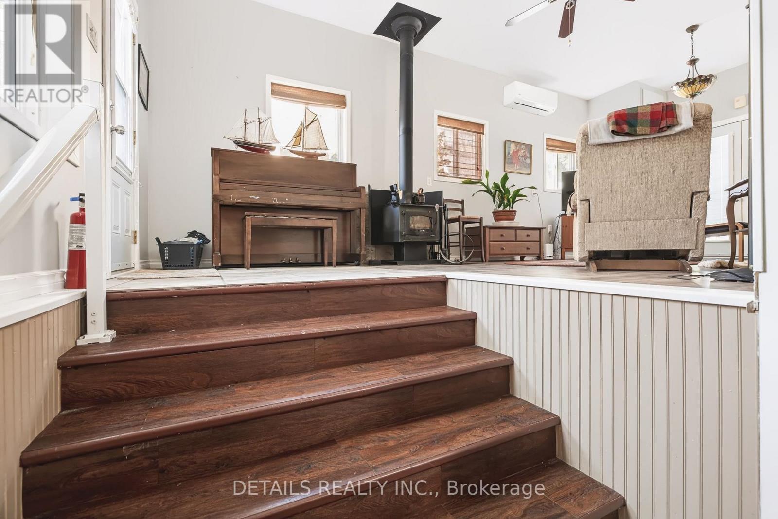 212 WELLINGTON STREET W - 30