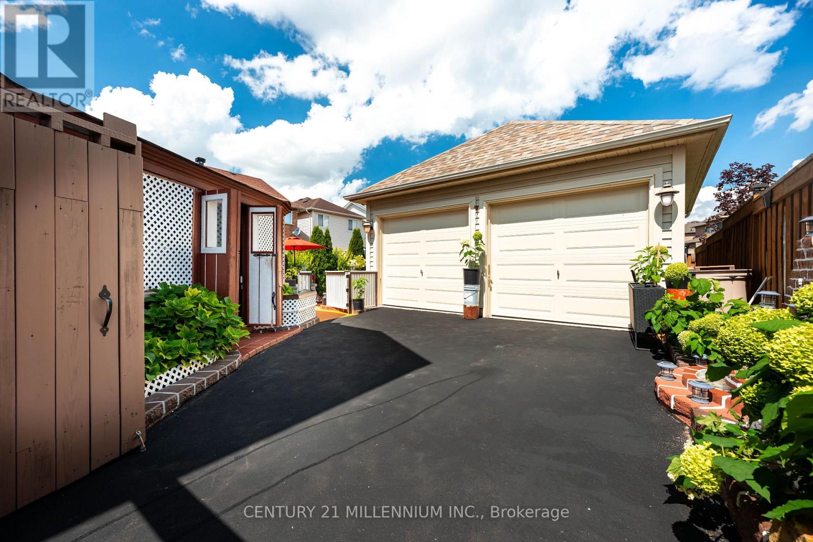 33 FLETCHERS CREEK BOULEVARD - Image 38